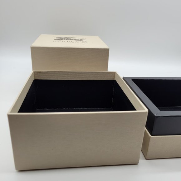 BURBERRY Gift Boxes Lot of 2 Square Holiday Embossed Authentic Birthday Horse - Picture 3 of 7